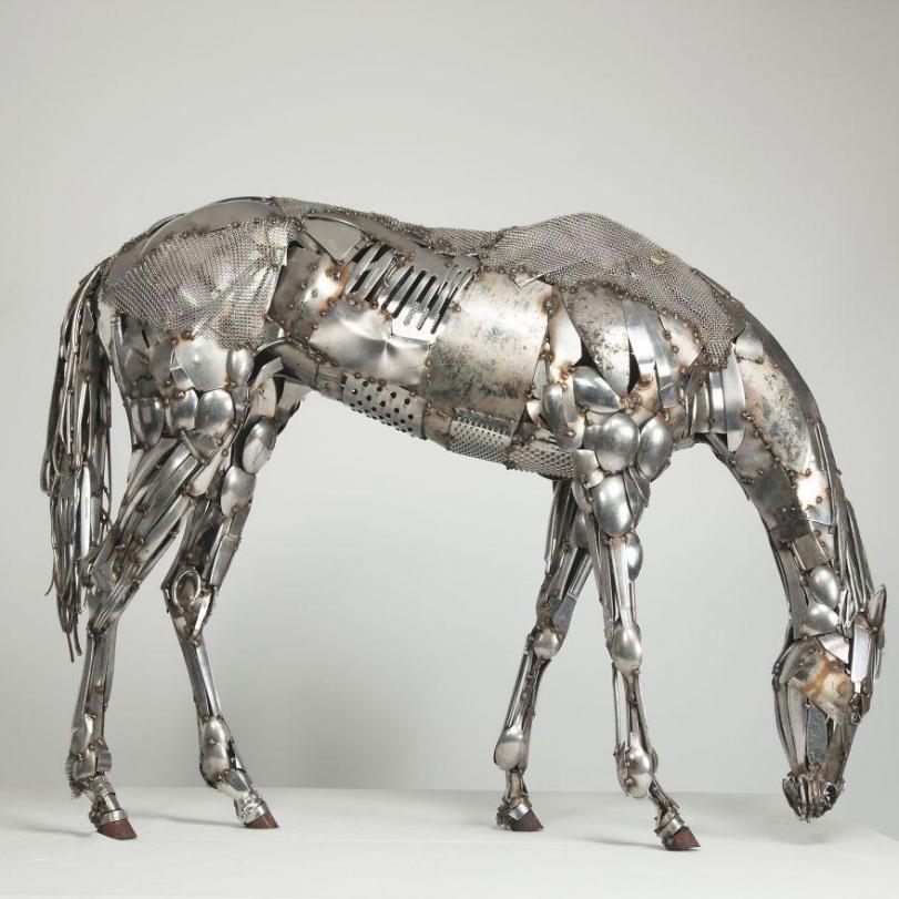 Арт прямые руки скульптура конь